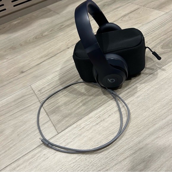 Beats Studio Pro Navy Blue Wireless Noise Cancelling Headphones - Picture 2 of 14